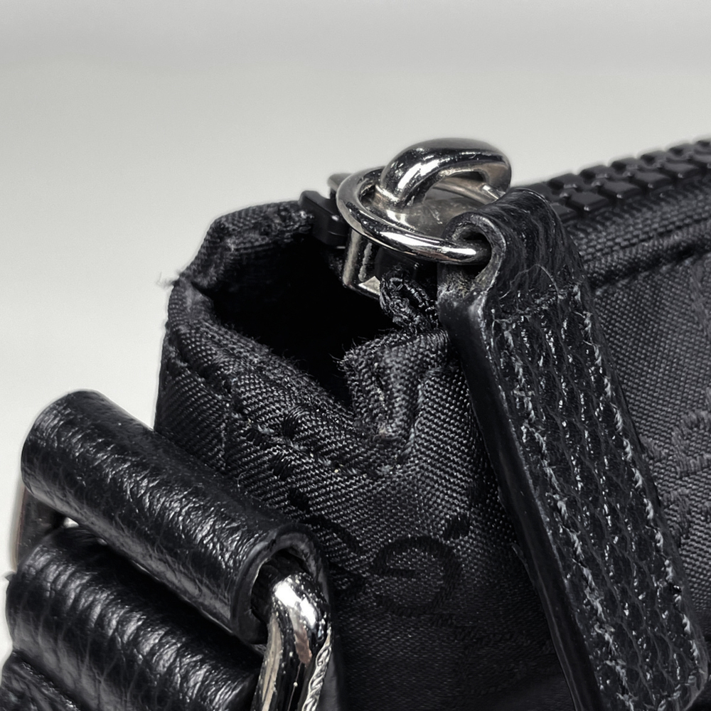 GUCCI Black Shoulder Bag - Picture 4 of 8